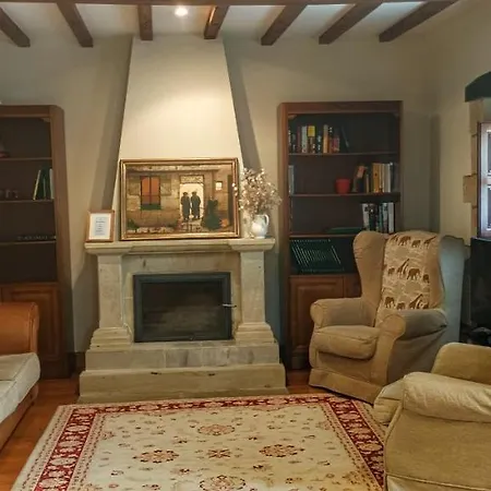 Palacion De Santillana Apartment