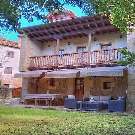 Palacion De Santillana