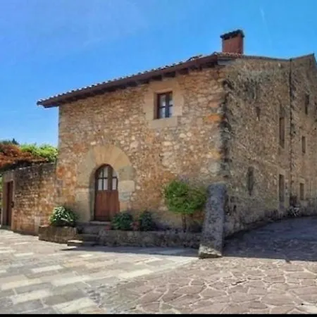 Palacion De Santillana