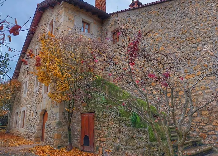 Palacion De Santillana