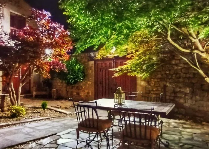 Palacion De Santillana