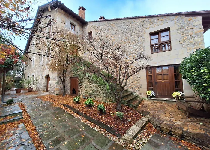 Palacion De Santillana *