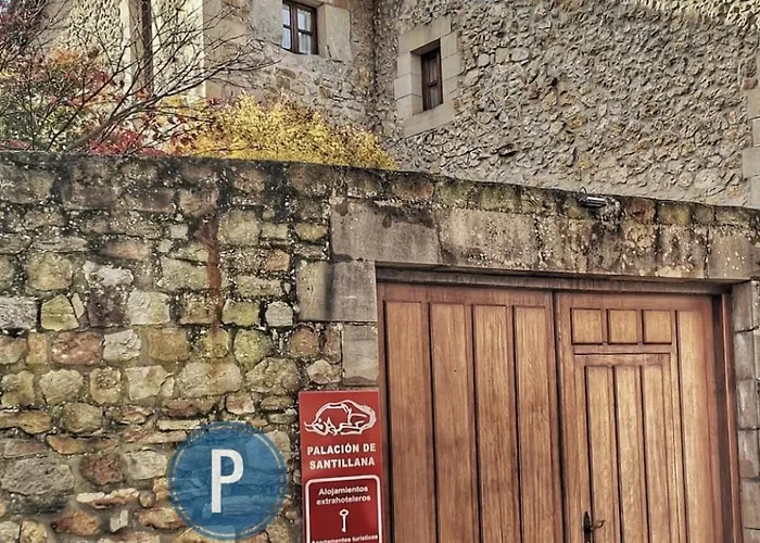 Palacion De Santillana