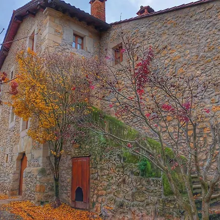 Palacion De Santillana